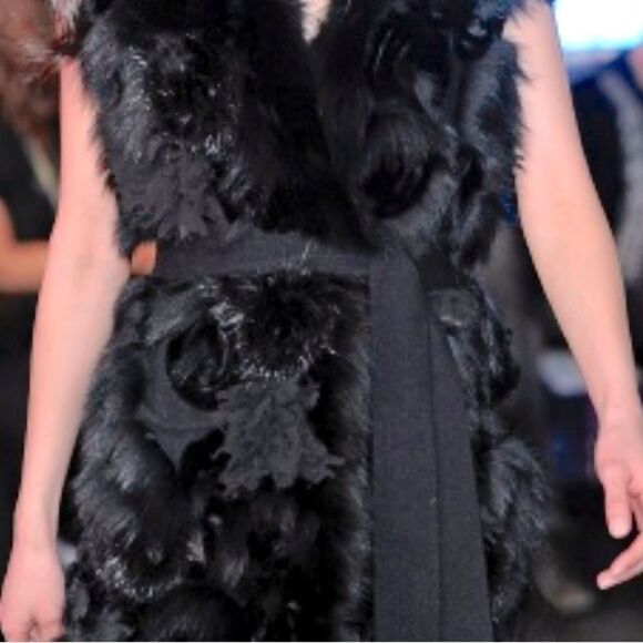 Carmen Marc Valvo Couture 2011 Black Dimensional Cashmere Knit Fur Vest - Picture 4 of 17